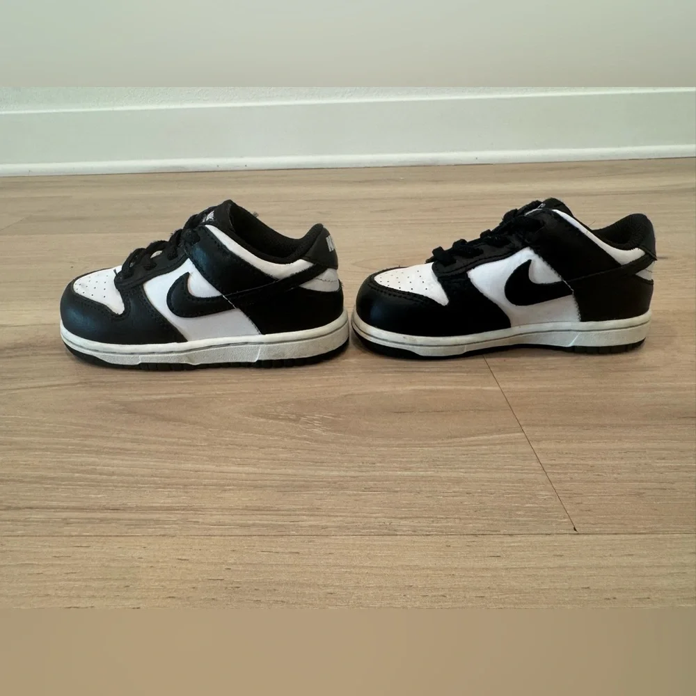 Nike Kids Black and White Sneakers - Picture 6 of 6